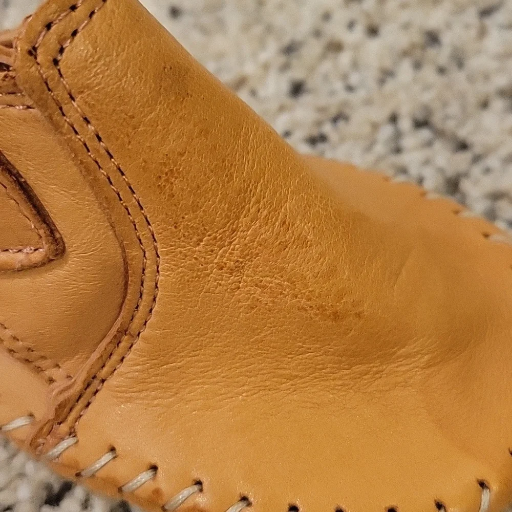 Easy Peasy Nwot Toddler Shoes Moccasins Leather 20/21 Sz 5?